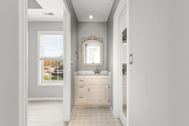 2118 S Forrest Heights Avenue, Springfield, MO 65809