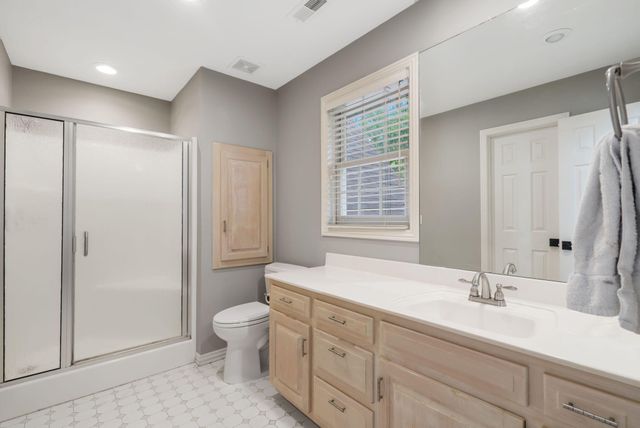 2118 S Forrest Heights Avenue, Springfield, MO 65809