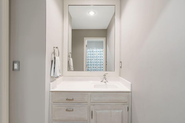 2118 S Forrest Heights Avenue, Springfield, MO 65809