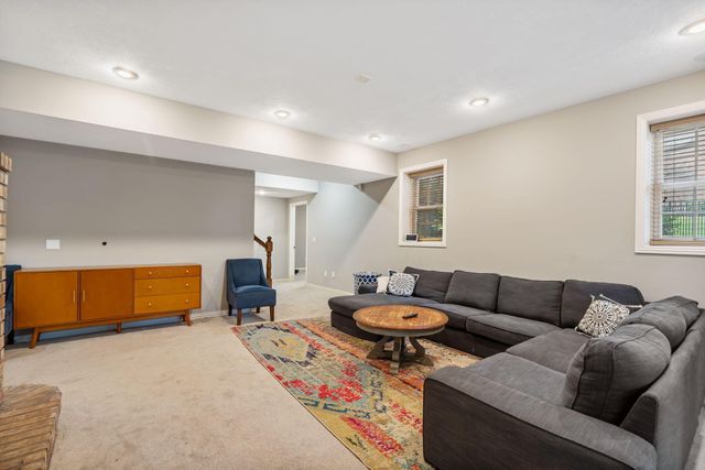 2118 S Forrest Heights Avenue, Springfield, MO 65809