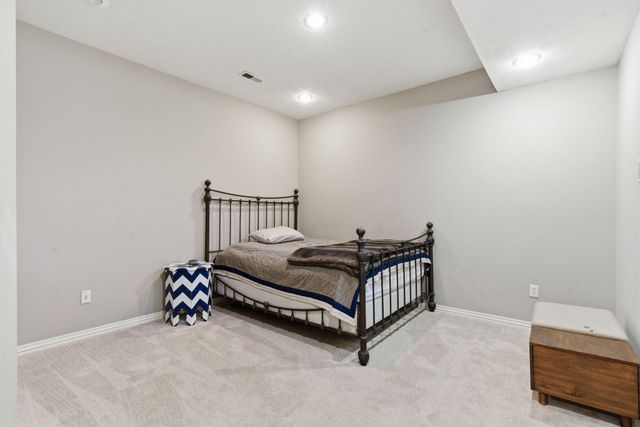 2118 S Forrest Heights Avenue, Springfield, MO 65809