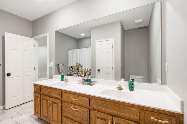 2118 S Forrest Heights Avenue, Springfield, MO 65809