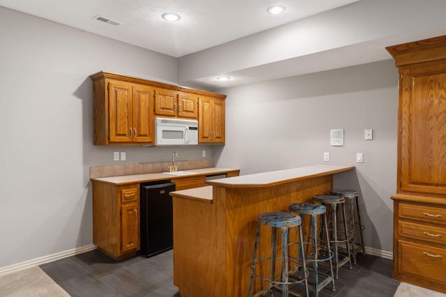 2118 S Forrest Heights Avenue, Springfield, MO 65809