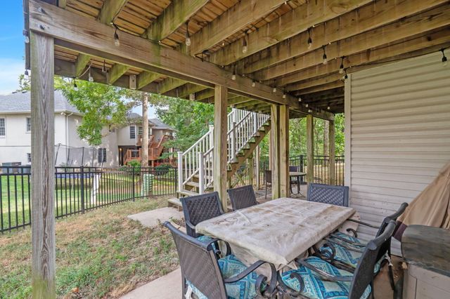 2118 S Forrest Heights Avenue, Springfield, MO 65809