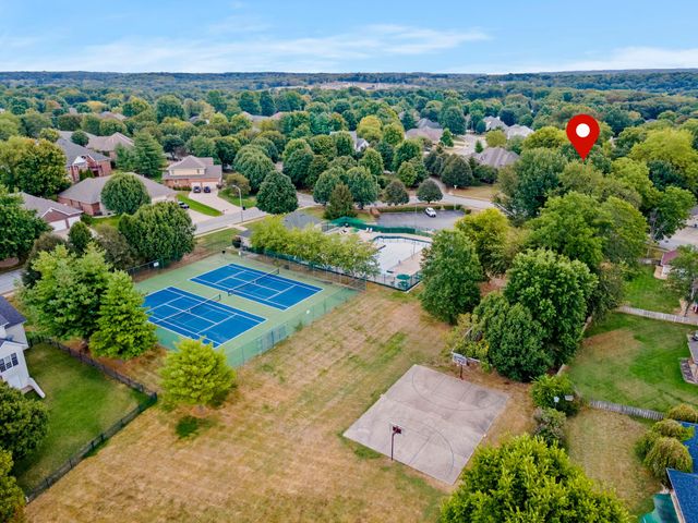 2118 S Forrest Heights Avenue, Springfield, MO 65809