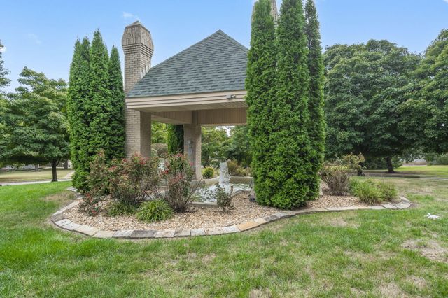 2118 S Forrest Heights Avenue, Springfield, MO 65809