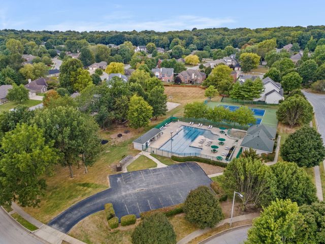 2118 S Forrest Heights Avenue, Springfield, MO 65809