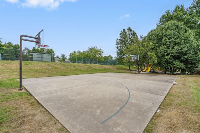 2118 S Forrest Heights Avenue, Springfield, MO 65809