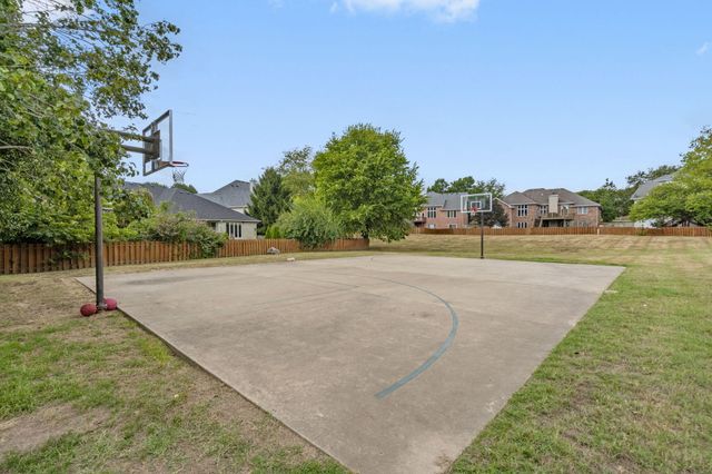 2118 S Forrest Heights Avenue, Springfield, MO 65809