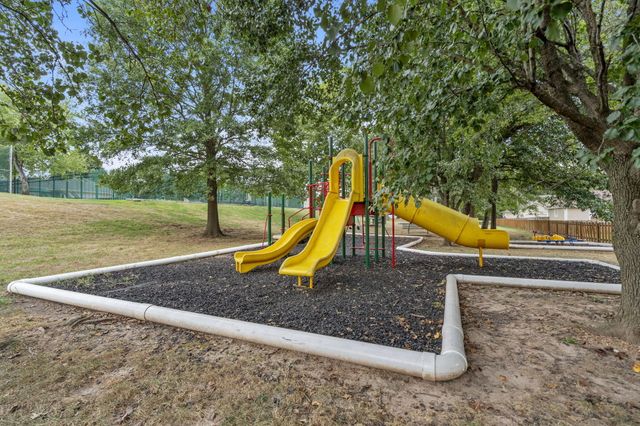 2118 S Forrest Heights Avenue, Springfield, MO 65809