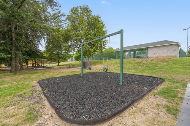 2118 S Forrest Heights Avenue, Springfield, MO 65809