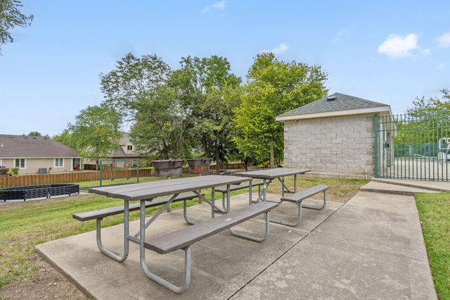 2118 S Forrest Heights Avenue, Springfield, MO 65809