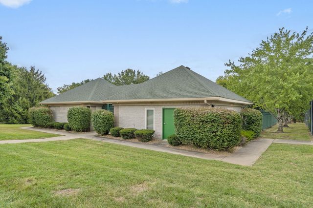 2118 S Forrest Heights Avenue, Springfield, MO 65809