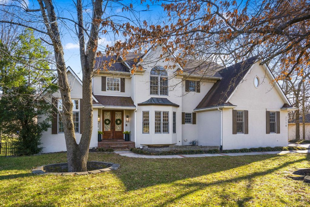 2118 S Forrest Heights Avenue, Springfield, MO 65809