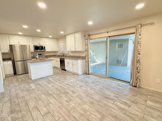 6742 N 43rd Avenue, Glendale, AZ 85301