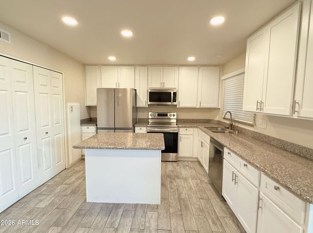 6742 N 43rd Avenue, Glendale, AZ 85301