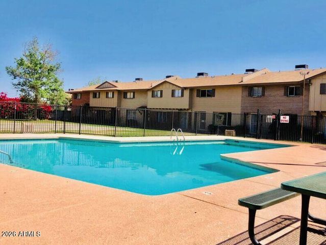 6742 N 43rd Avenue, Glendale, AZ 85301