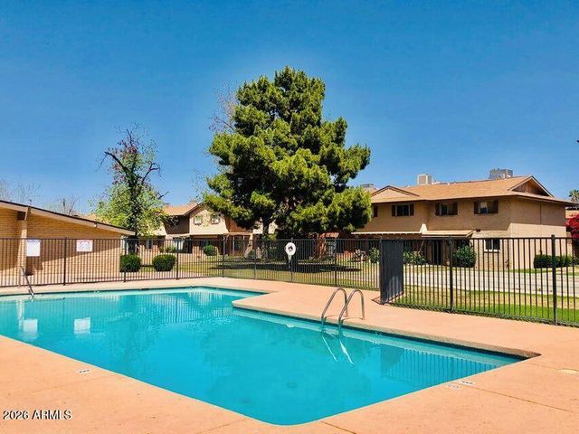 6742 N 43rd Avenue, Glendale, AZ 85301