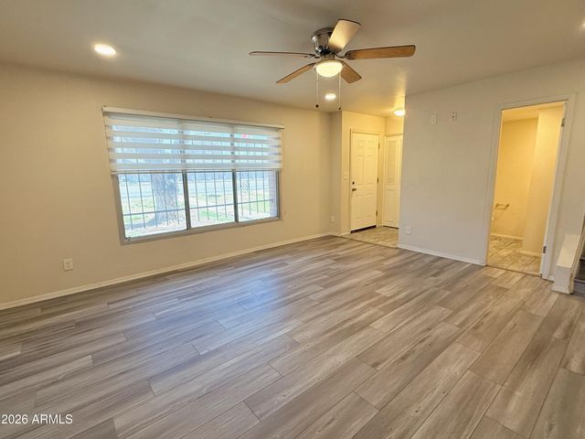 6742 N 43rd Avenue, Glendale, AZ 85301