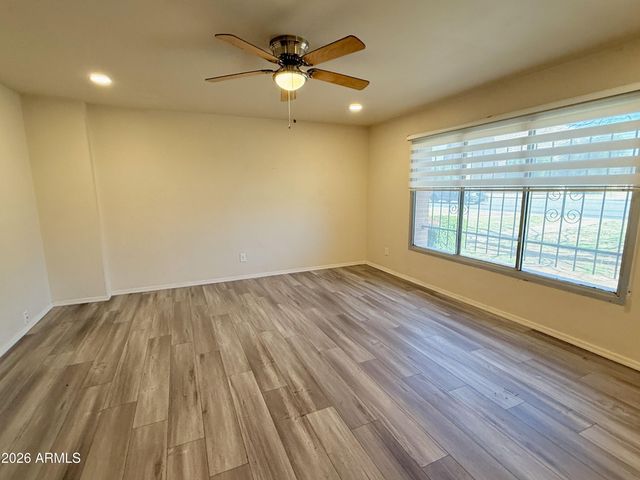 6742 N 43rd Avenue, Glendale, AZ 85301