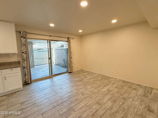 6742 N 43rd Avenue, Glendale, AZ 85301