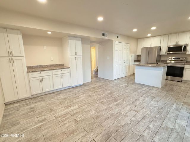 6742 N 43rd Avenue, Glendale, AZ 85301