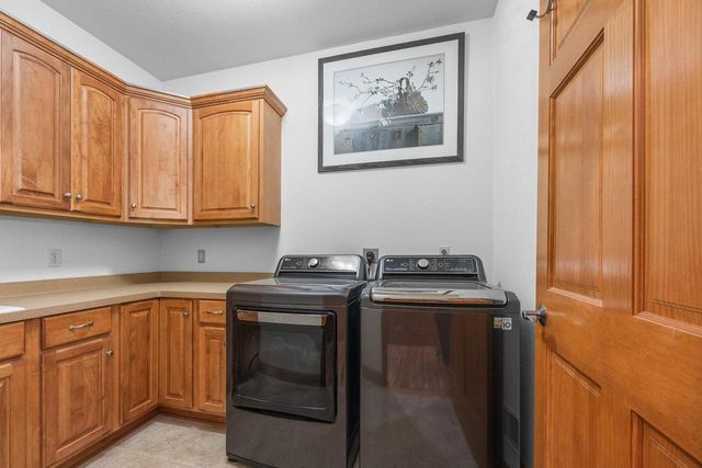 W171N5517 Autumn View LANE, Menomonee Falls, WI 53051