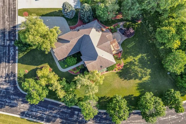 W171N5517 Autumn View LANE, Menomonee Falls, WI 53051
