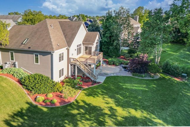 W171N5517 Autumn View LANE, Menomonee Falls, WI 53051