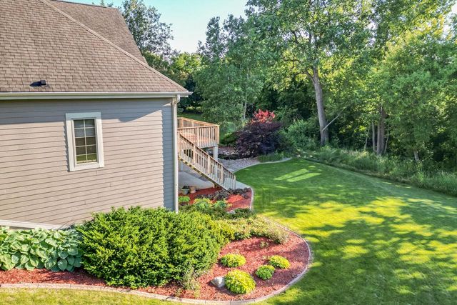 W171N5517 Autumn View LANE, Menomonee Falls, WI 53051