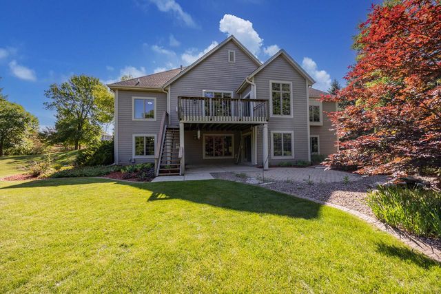 W171N5517 Autumn View LANE, Menomonee Falls, WI 53051