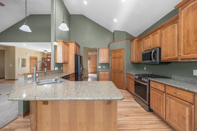 W171N5517 Autumn View LANE, Menomonee Falls, WI 53051