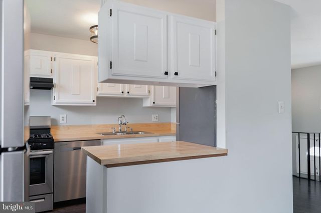 5625 ROUNDTREE DR, Woodbridge, VA 22193