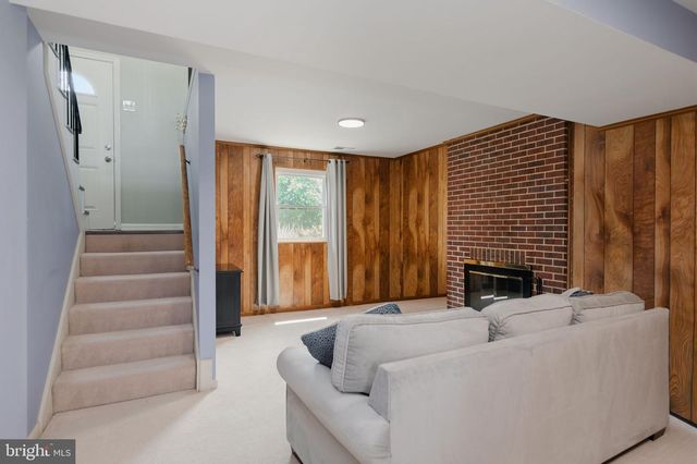 5625 ROUNDTREE DR, Woodbridge, VA 22193