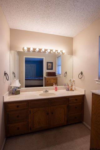 6001 Huntington Dr, Tyler, TX 75703