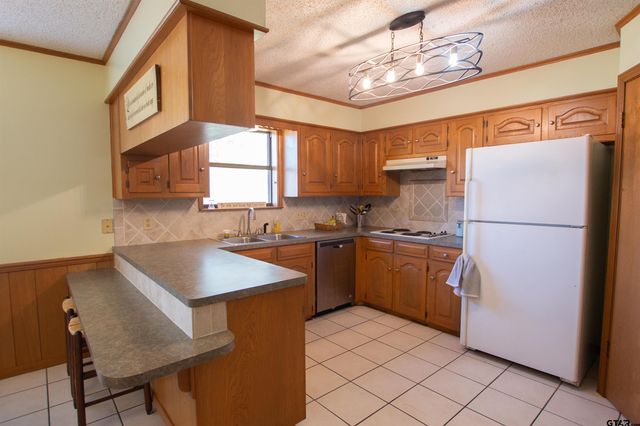 6001 Huntington Dr, Tyler, TX 75703