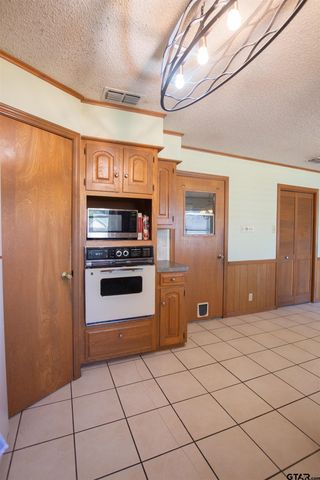 6001 Huntington Dr, Tyler, TX 75703