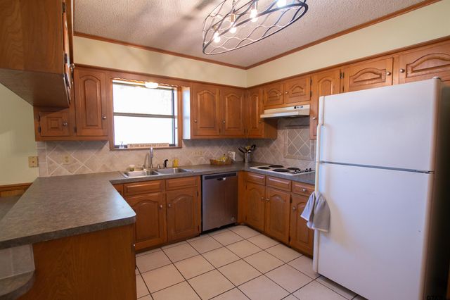 6001 Huntington Dr, Tyler, TX 75703