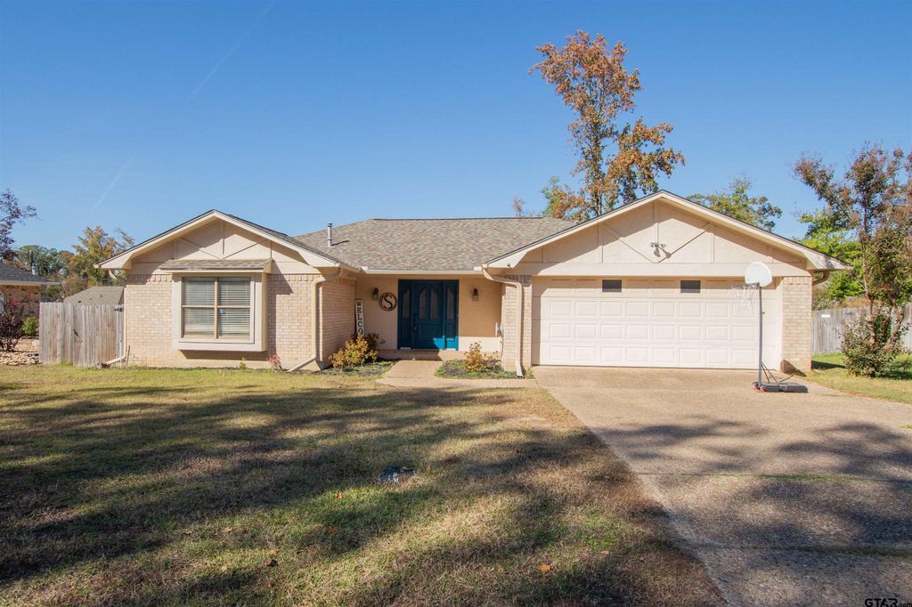 6001 Huntington Dr, Tyler, TX 75703