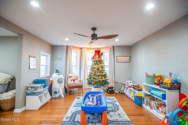 8 Hemstreet Avenue, Schaghticoke, NY 12118