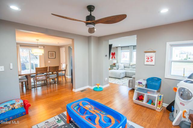 8 Hemstreet Avenue, Schaghticoke, NY 12118