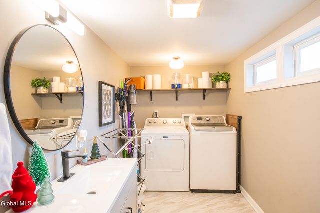 8 Hemstreet Avenue, Schaghticoke, NY 12118