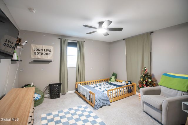 8 Hemstreet Avenue, Schaghticoke, NY 12118