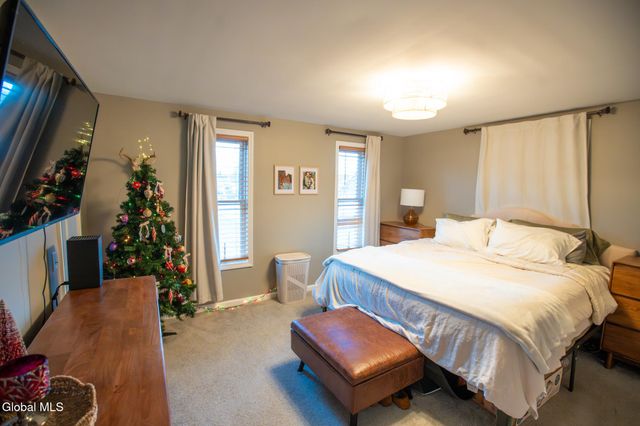 8 Hemstreet Avenue, Schaghticoke, NY 12118