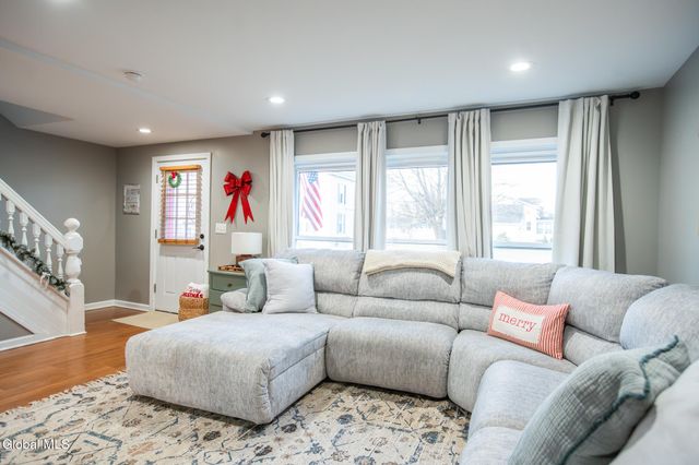 8 Hemstreet Avenue, Schaghticoke, NY 12118