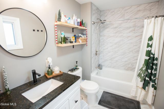 8 Hemstreet Avenue, Schaghticoke, NY 12118