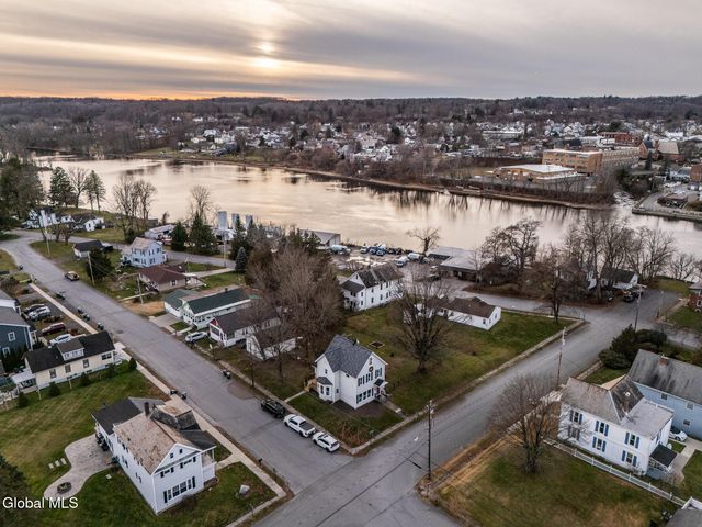 8 Hemstreet Avenue, Schaghticoke, NY 12118