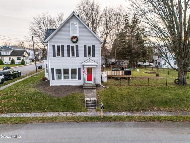 8 Hemstreet Avenue, Schaghticoke, NY 12118