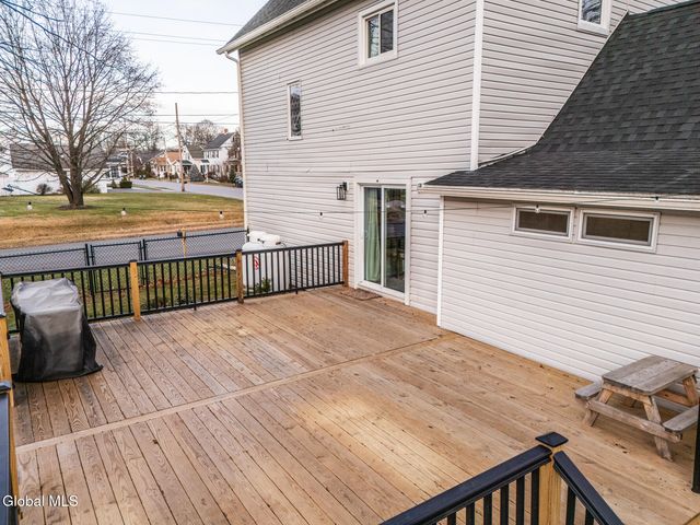 8 Hemstreet Avenue, Schaghticoke, NY 12118