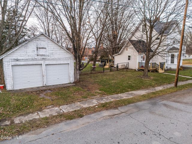 8 Hemstreet Avenue, Schaghticoke, NY 12118